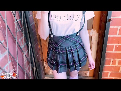 ❤️ Schoolgirl sûget har lul djip en neukt ynstee fan klassen. ️❌ Just porno by wy