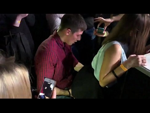 ❤️ Echte seks yn in Russyske nachtclub. 18-jierrich Russysk famke yn 'e anus en fagina neukt yn in nachtclub ️❌ Just porno by wy